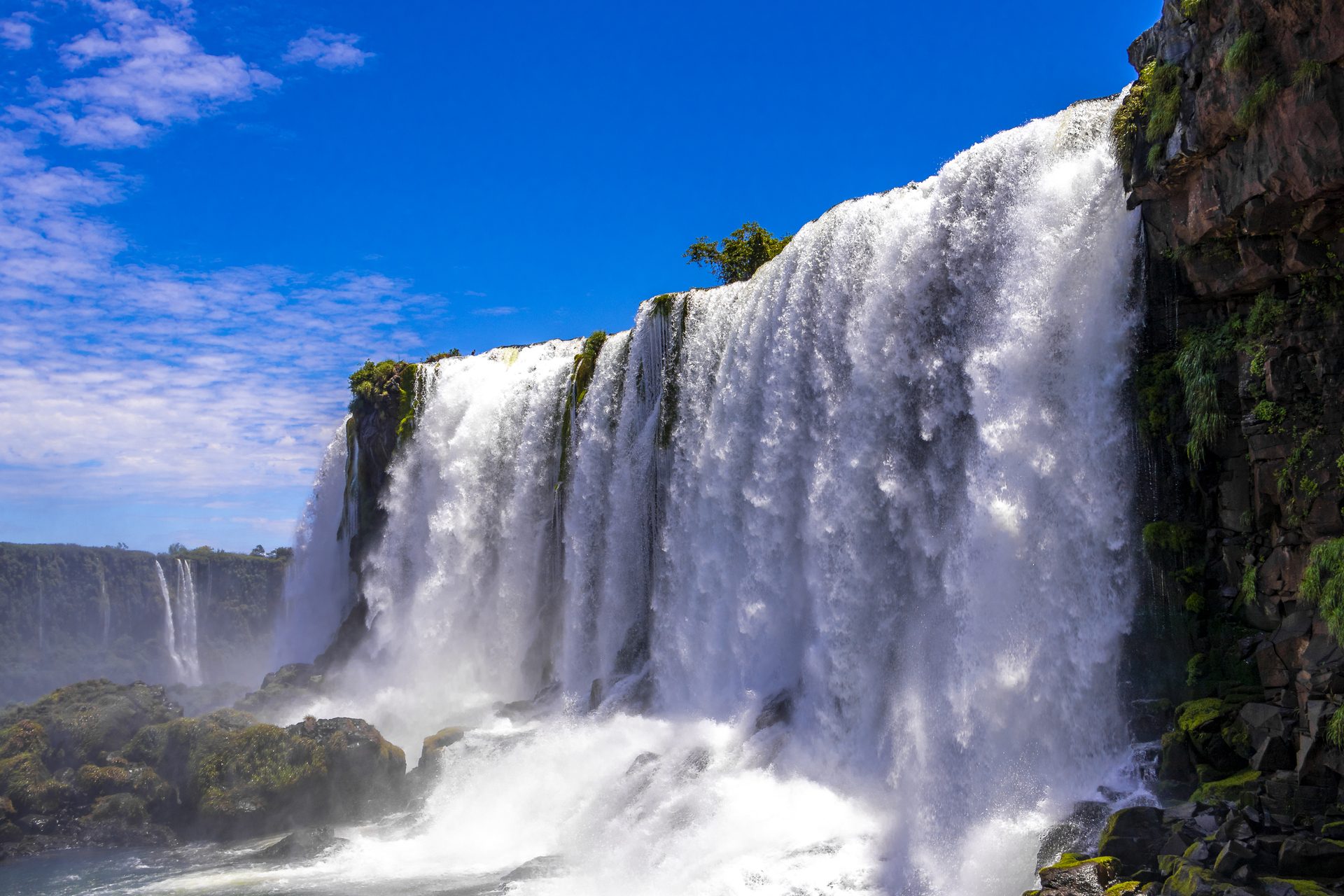 The falls at Foz do Iguaçu dropping into the gorge