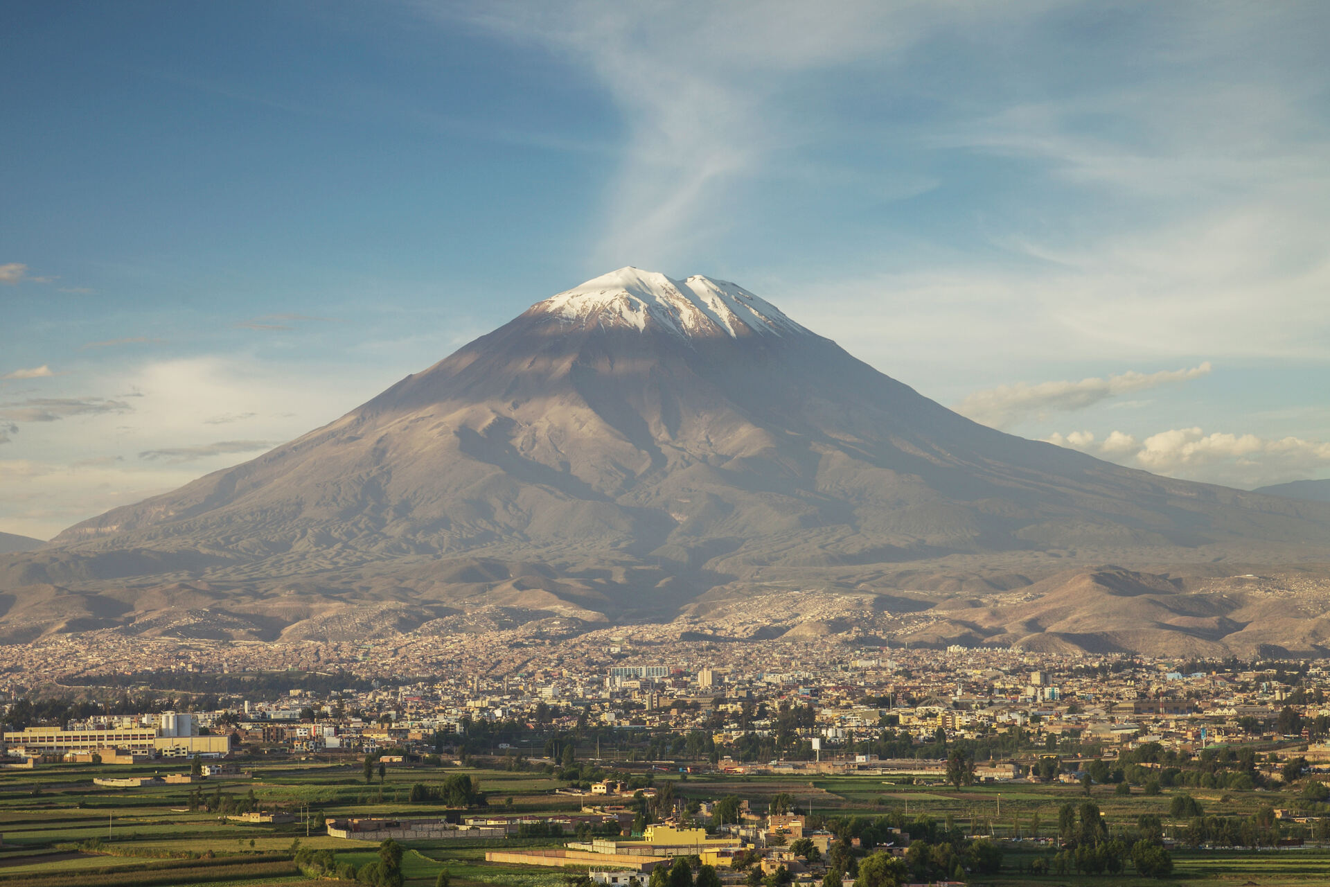 The city of Arequipa below the volcano El Misti